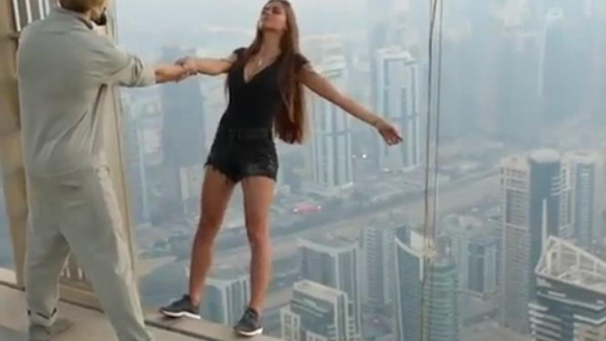 un fotomodel si a riscat viata pentru un selfie spectaculos video