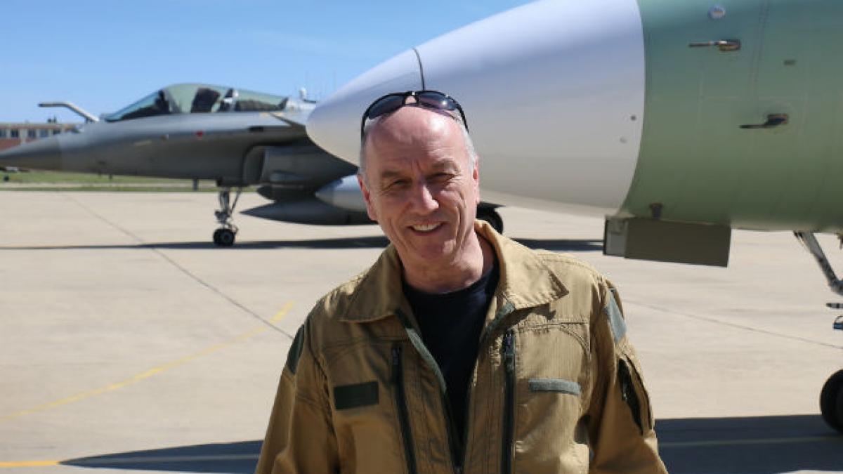 celebrul pilot peter collins s a sinucis