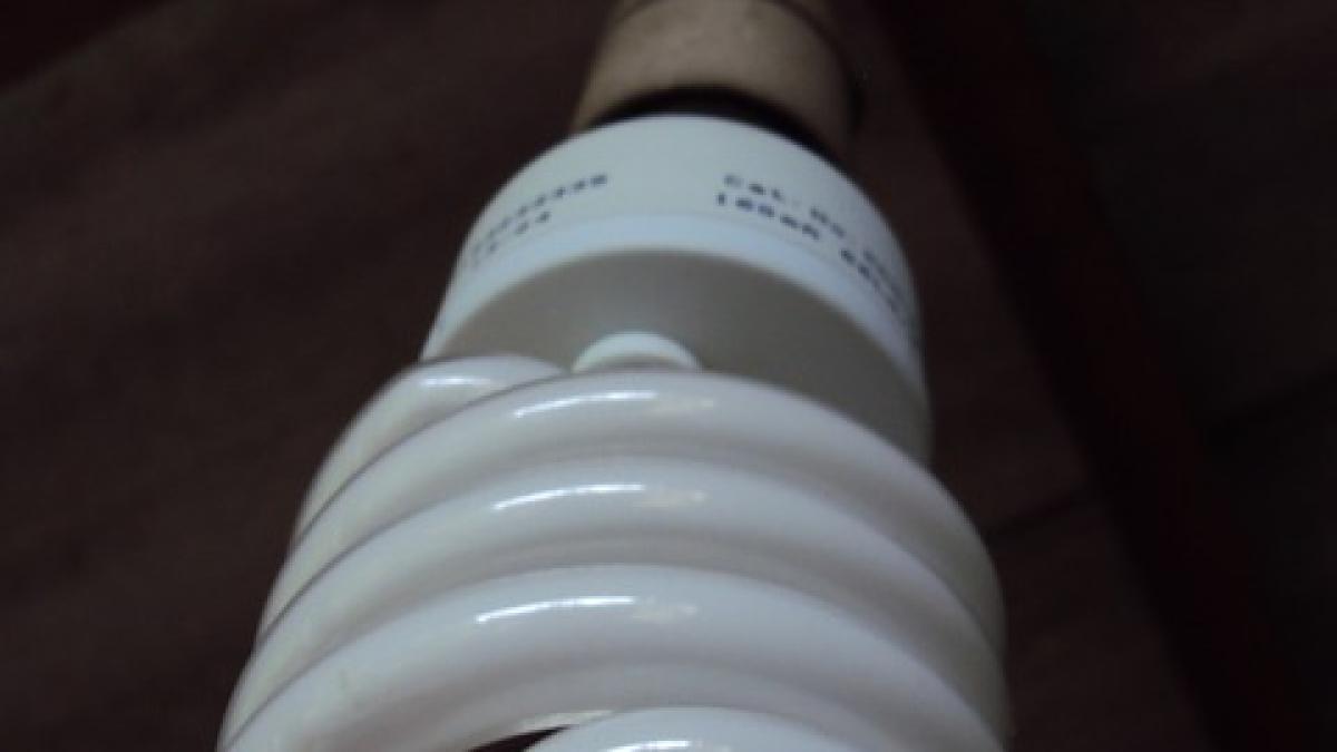 folositi becuri economice ce pericol se ascunde in spatele lor