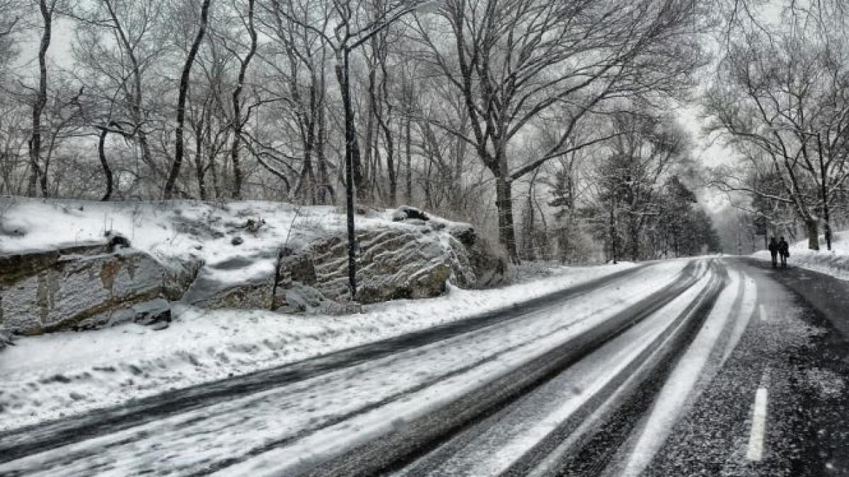se intoarce iarna lapovita la bucuresti si in tara cand scapam de ninsoare