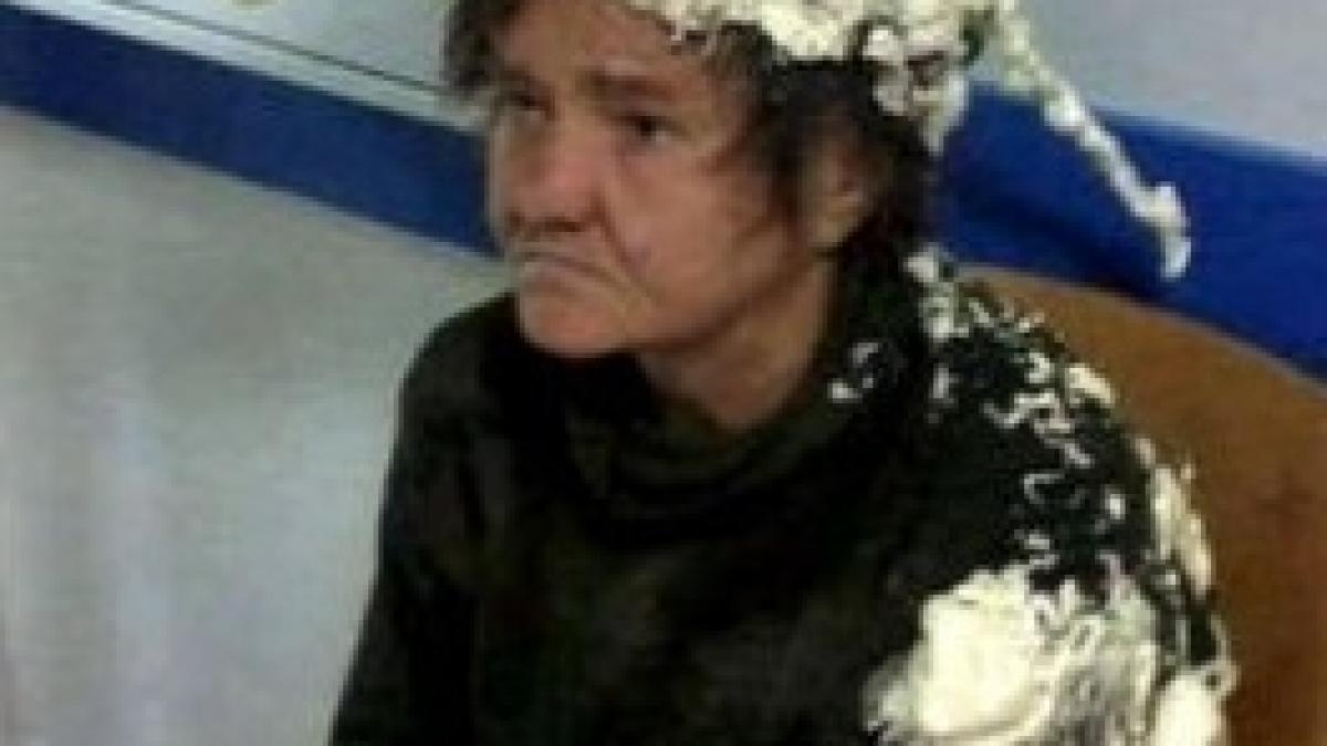 a incurcat spuma de par cu cea folosita in constructii ce a urmat a devenit viral dar a dus o si pe