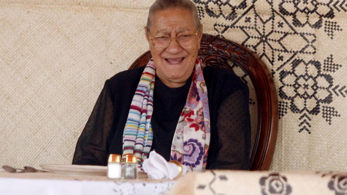 a murit regina mama din tonga