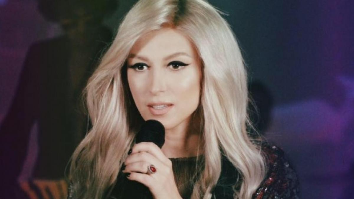 andreea balan a pus piciorul in prag ce miscare a facut cantareata