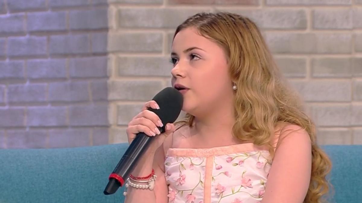 maria craciun copila care a cucerit italia a lansat o piesa superba o lume a mea melodia compusa da