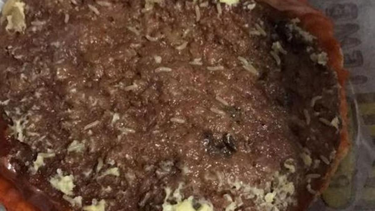 a cumparat un burger pentru fiul ei cand a ajuns acasa si l a desfacut a avut un soc