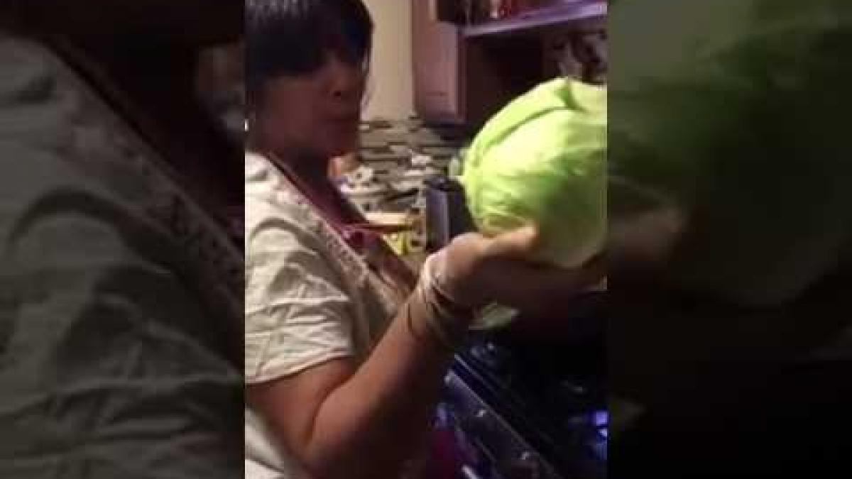 a rupt o frunza de varza si a pus o pe foc ce s a intamplat te va soca