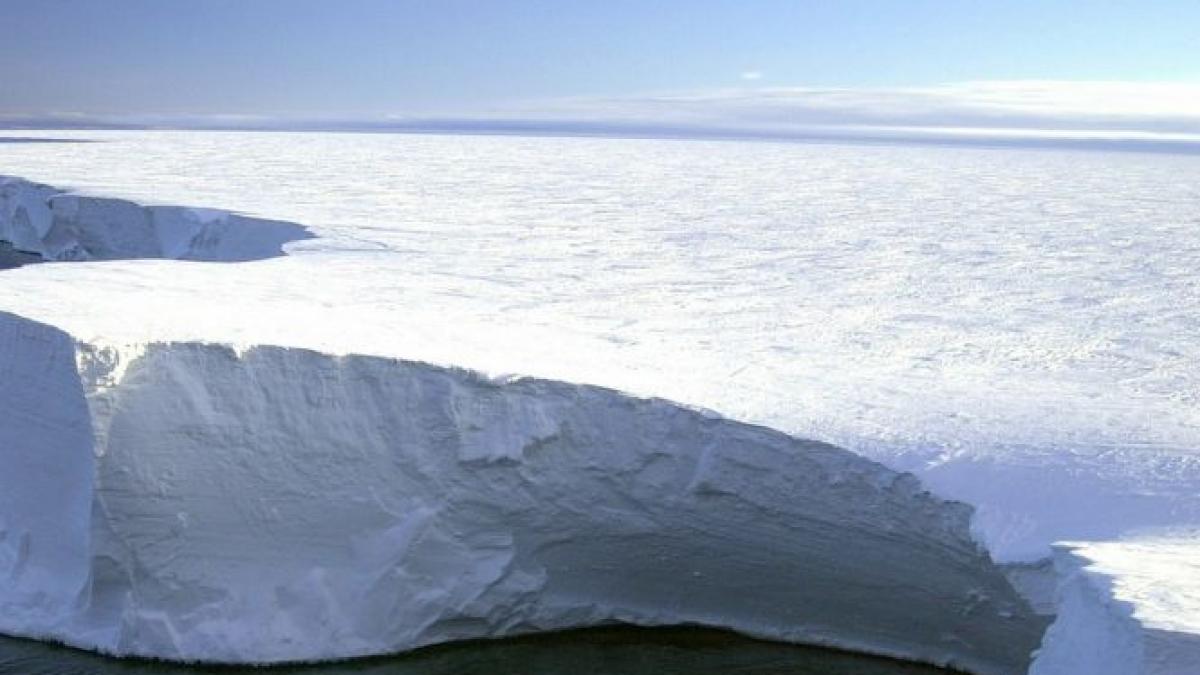 un aisberg de 5 000 de kilometri patrati este pe cale sa se desprinda de calota glaciara a