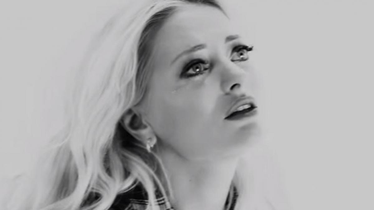 delia accident pe scena inainte de show urile de la sala palatului a cazut si