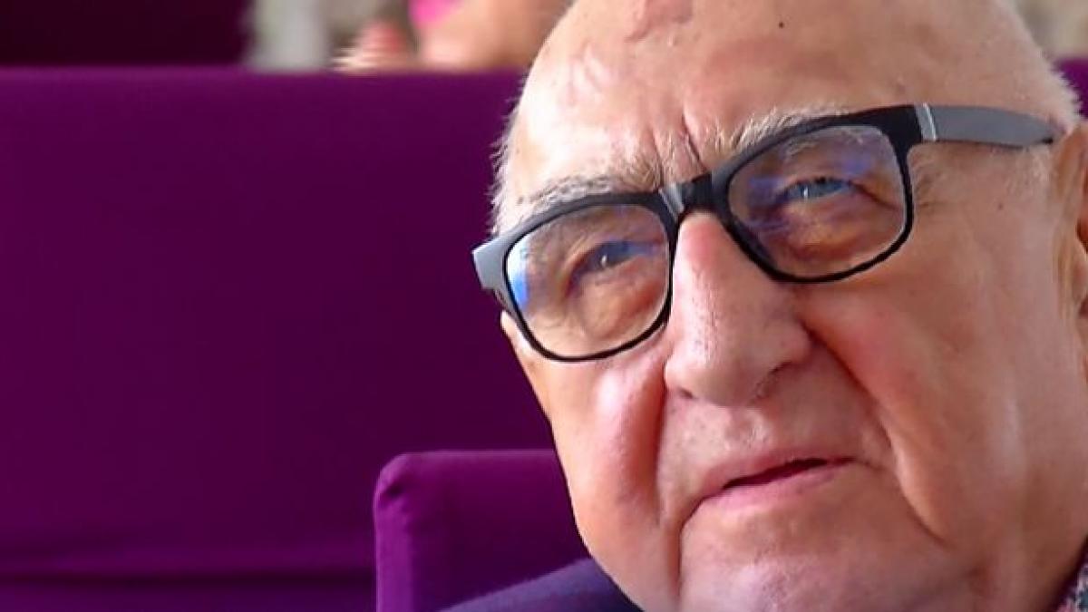 eroul zilei scriitorul dinu sararu revine in atentia publicului cu un roman urias din culisele