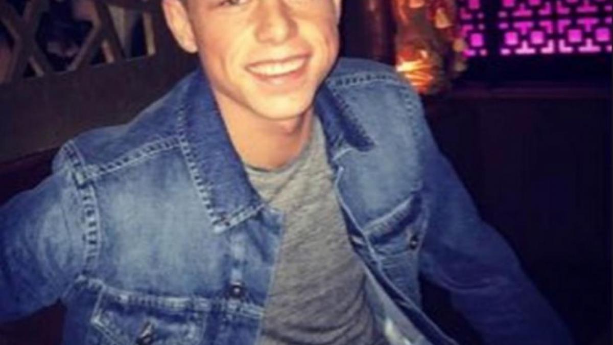 dupa doua nopti de betie si a sunat seful sa i ceara o zi libera duminica raspunsul primit a amuzat