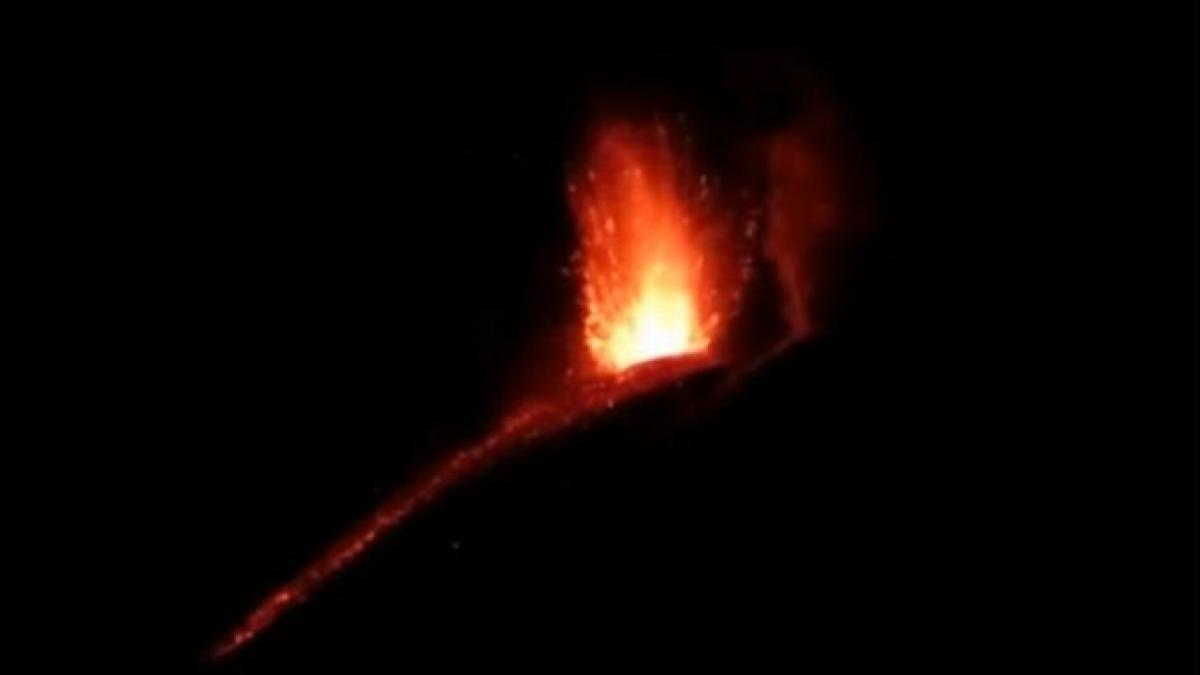 eruptia vulcanului etna live pe internet video