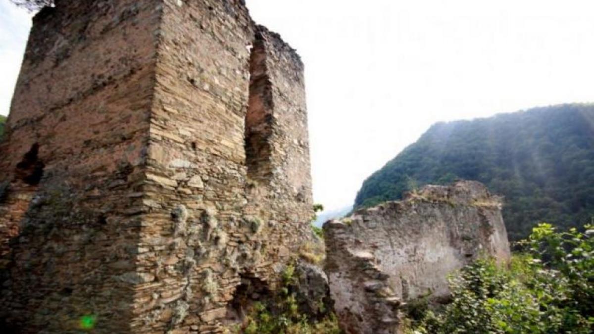 blestemul ruinelor de la poalele retezatului la ce risc te expui daca intri acolo