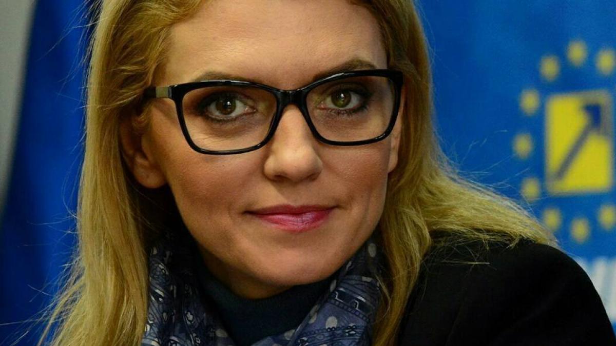 de la cine a primit alina gorghiu cel mai frumos martisor raspunsul neasteptat oferit de fosta sefa