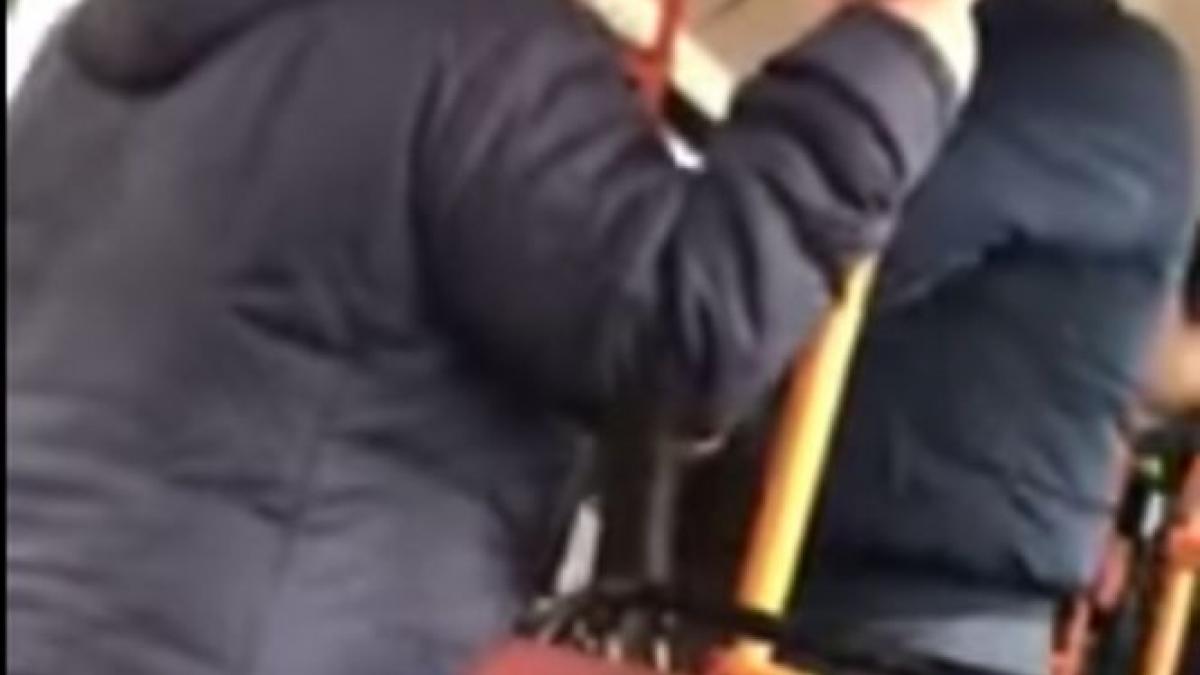 bataie intr un autobuz din constanta un calator fara bilet a agresat o controloare