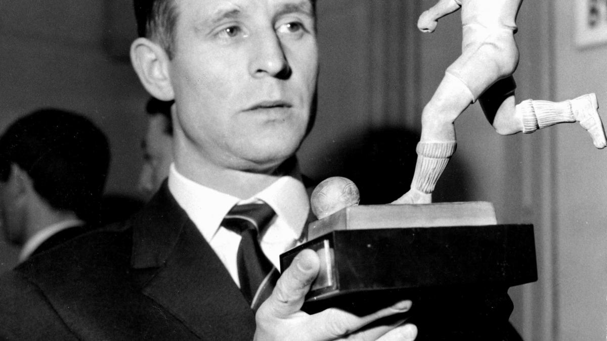 doliu in lumea fotbalului fostul international francez raymond kopa a decedat la varsta de 85 de ani