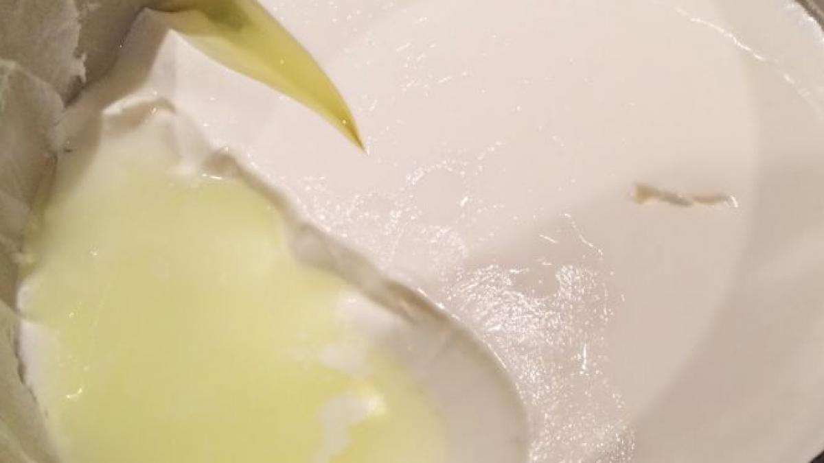 si tu arunci zerul de deasupra iaurtului uite de ce e o mare greseala