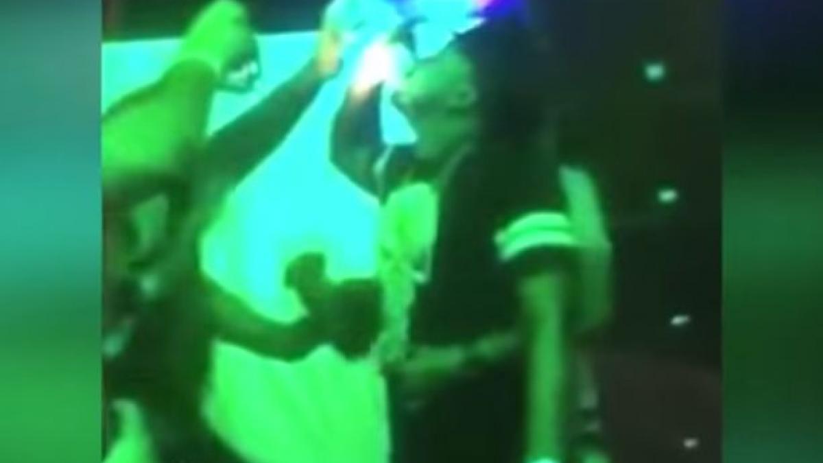 a pus pariu pe un salariu ca da pe spate o sticla de tequila ce s a intamplat dupa ce a luat sticla