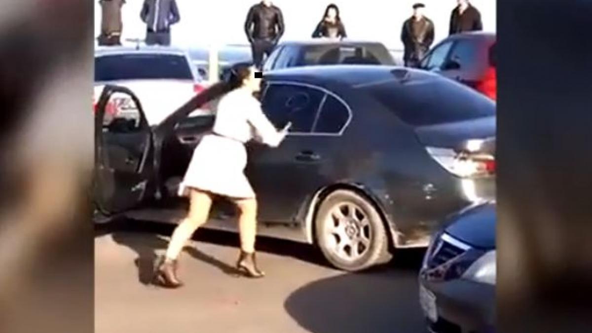 scandal in strada cu o soferita care a facut o criza de nervi ce a urmat dupa ce la fata locului a