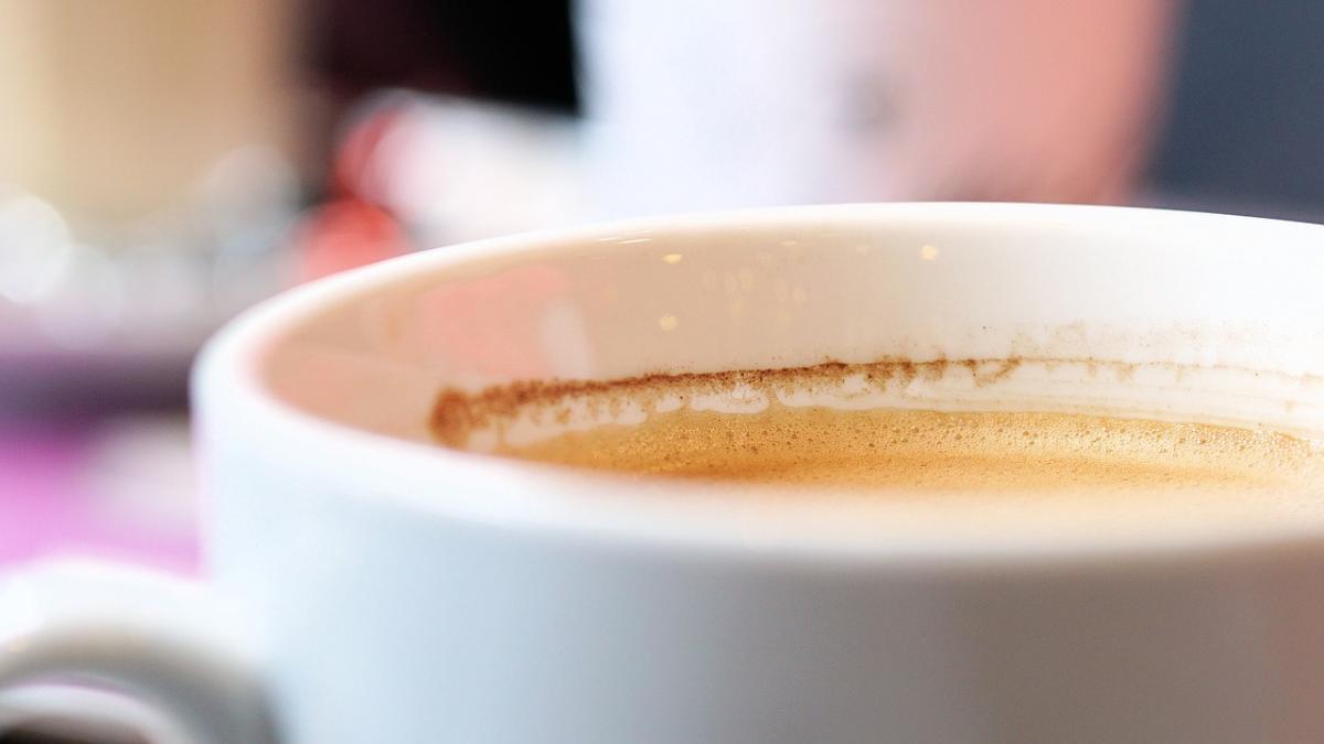 de ce nu este bine sa bei cafeaua oferita in avion