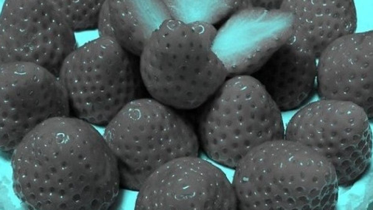 fotografia care a impartit internetul in doua ce culoare au de fapt capsunele explicatia te va uimi