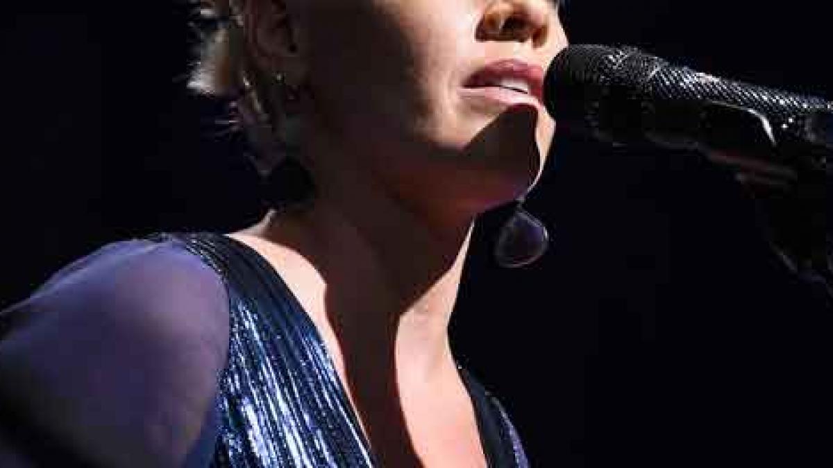 fotografia care i a lasat pe fani cu gura cascata a devenit mamica de curand si s a pozat cand