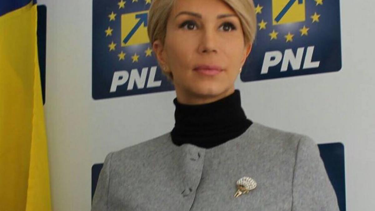 raluca turcan critici dure la adresa coalitiei de guvernare vrea sa demonstreze ca albul e negru si