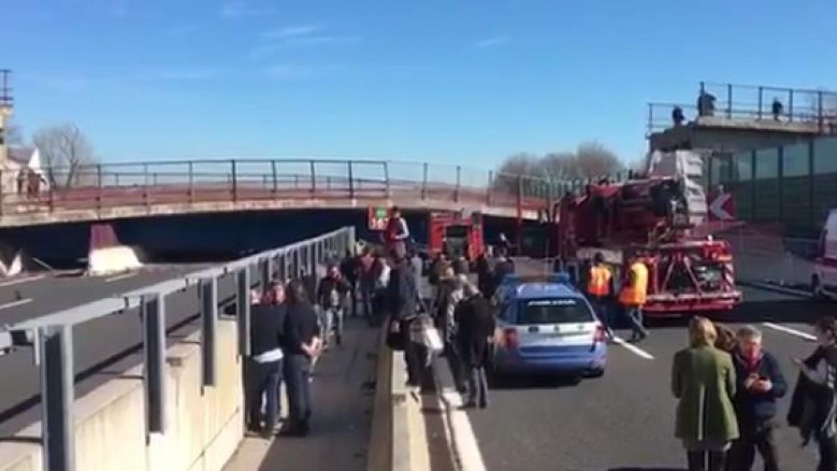 accident cumplit in italia doi italieni au murit si trei romani au fost raniti in urma prabusirii