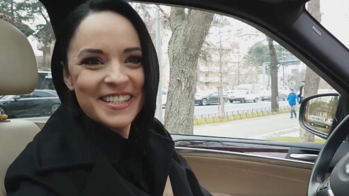 andreea marin s a filmat la volanul masinii sale ce s a intamplat cateva secunde mai tarziu