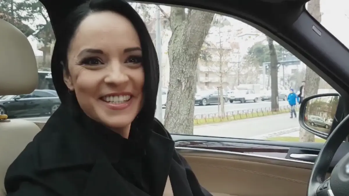 andreea marin s a filmat la volanul masinii sale ce s a intamplat cateva secunde mai tarziu
