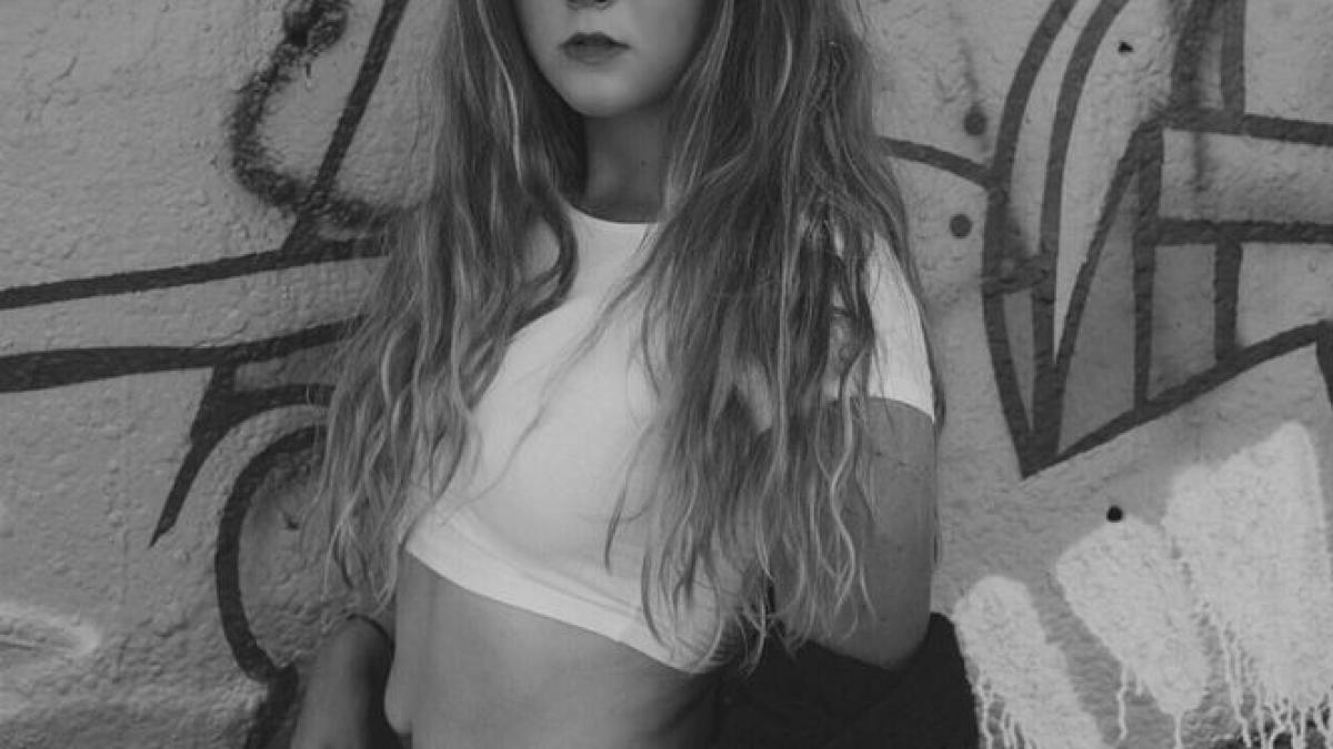 un barbat de 53 de ani se plange ca este abordat de prostituate imi bat in geam si ma intreaba daca