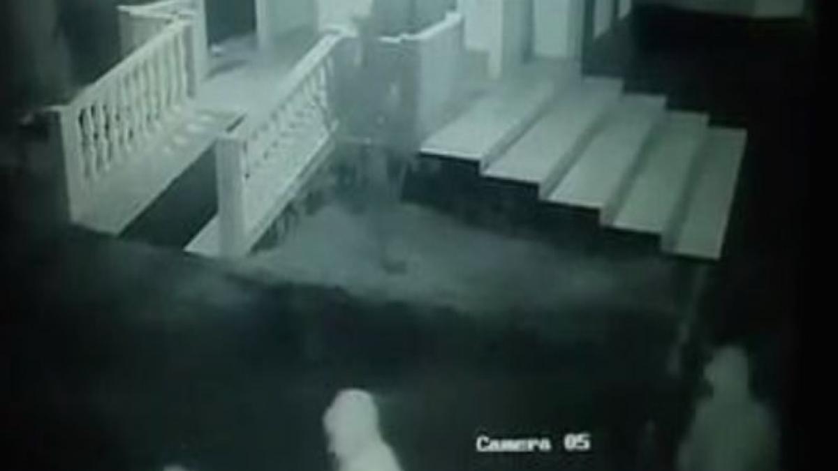 au intrat intr o biserica din romania si au vrut sa fure din cutia milei cand au deschis cutia au