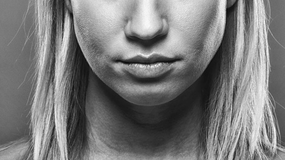 i s a albit tot parul din cauza copiilor care o faceau grasa la scoala o fetita de 13 ani a fost