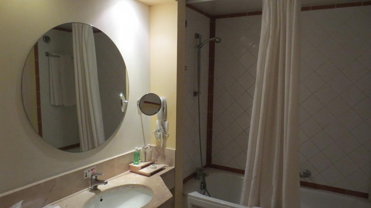 trucul genial care face ca oglinda din baie sa nu se mai abureasca niciodata