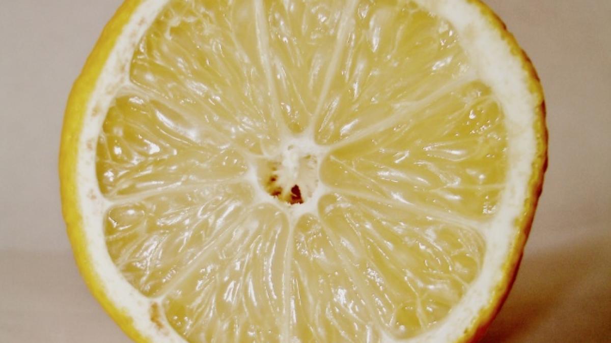 a pus suc de lamaie la microunde timp de 3 minute este uimitor ce s a intamplat apoi
