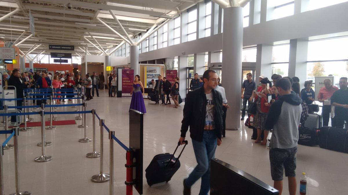 alerta pe aeroportul international din sibiu pasagerii au fost evacuati