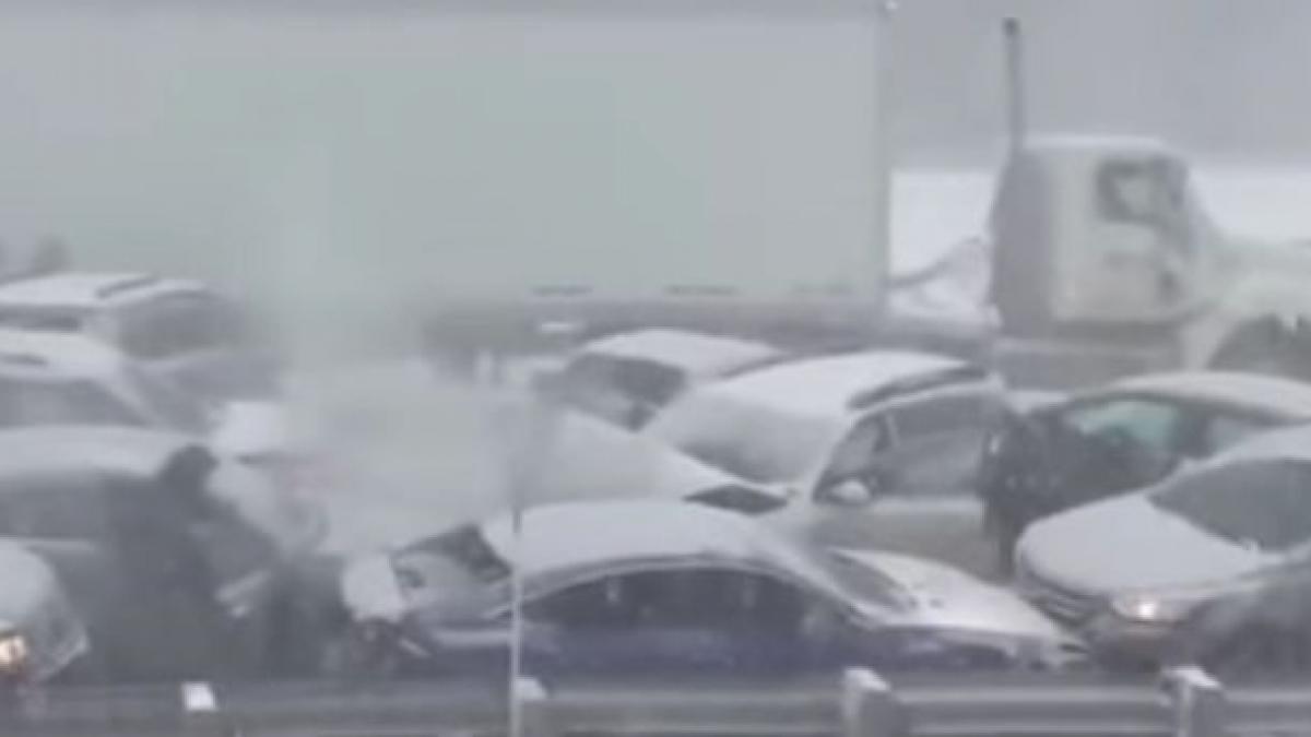 carambol cu 50 de masini pe o autostrada din canada video