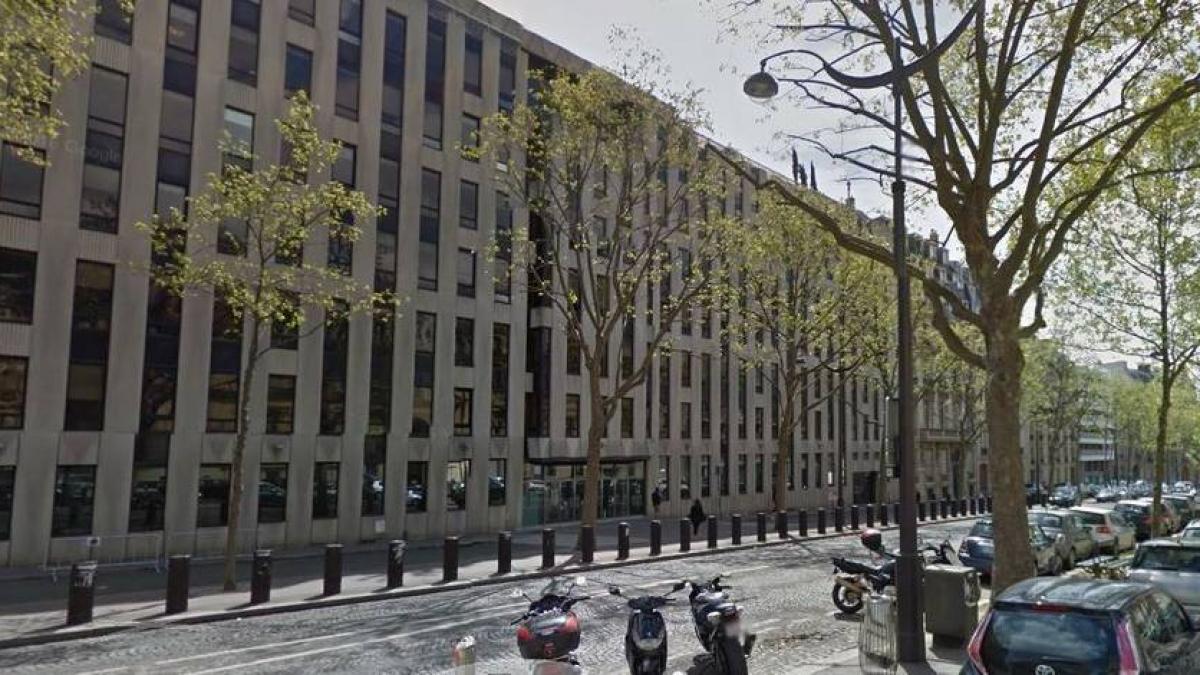 explozie la sediul fmi si al bancii mondiale din paris o secretara ranita la maini si la fata dupa