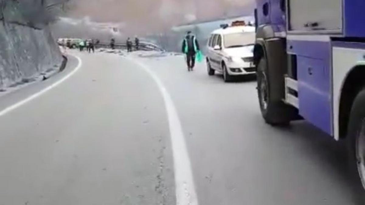 Primele imagini de la accidentul suferit de soțul Alinei Gorghiu pe Valea Oltului. VIDEO