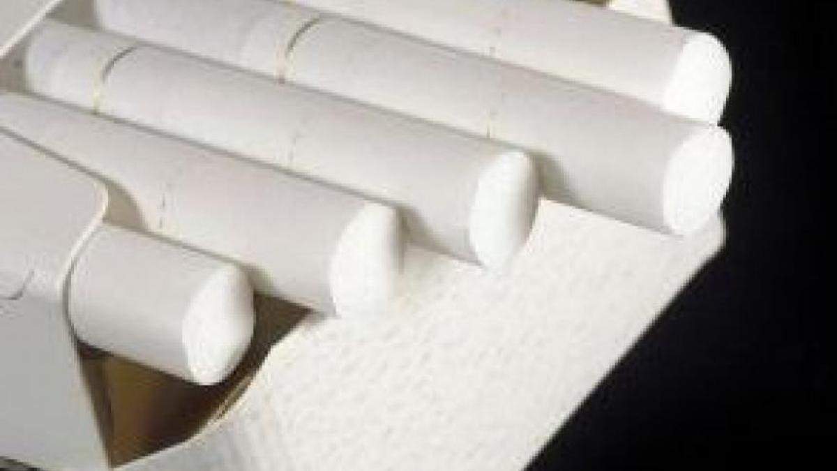 sistemul fabulos prin care erau introduse in romania socialista blugi whisky tigari si carpete