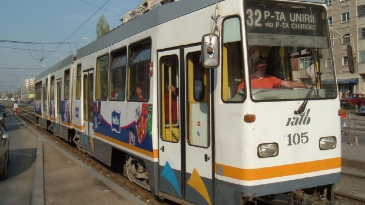 un copil si bunica lui stateau langa ea in tramvai cand a auzit ce spune baietelul a izbucnit in