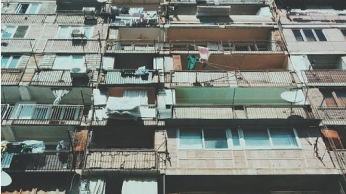 doua persoane au fast gasite moarte intr un bloc din agigea