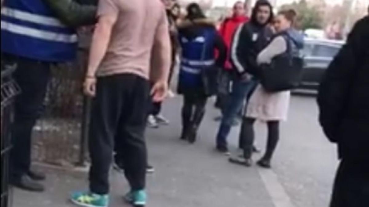 imagini socante tatal unei fete de 15 ani a batut doi controlori ratb video