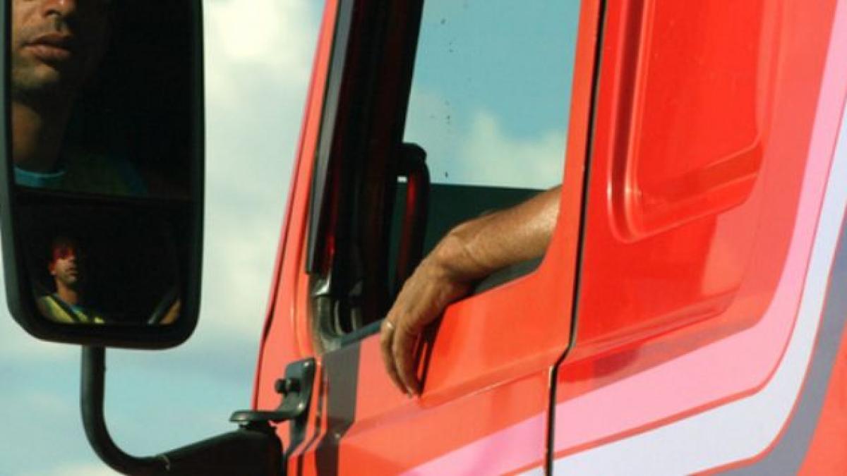 ce au descoperit politistii francezi intr un camion romanesc abandonat de trei zile pompieri si