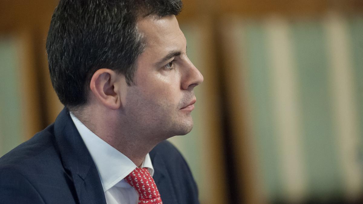 vicepremierul daniel constantin acuzat de deturnare de fonduri