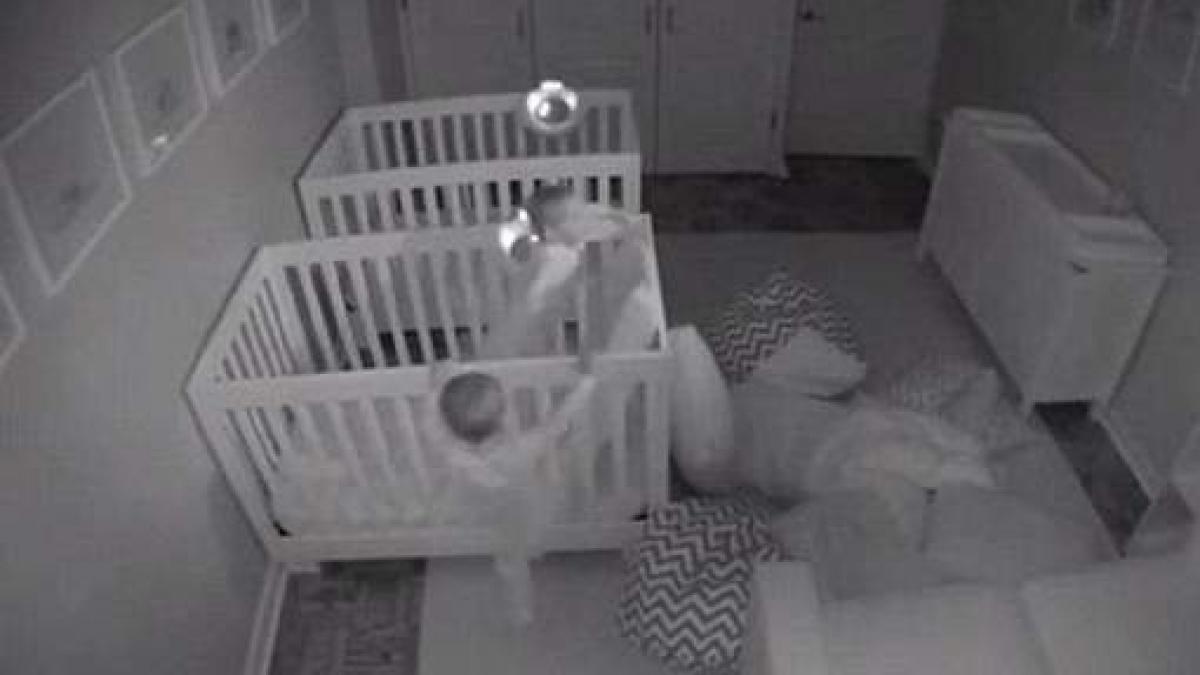 in fiecare dimineata gaseau dezastru in camera copiilor au decis sa monteze camere pentru a vedea