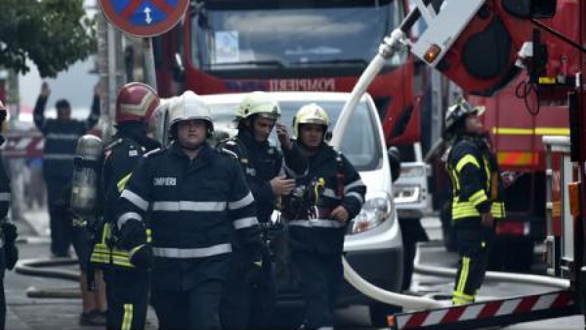 incendiu la un depozit din valea cascadelor