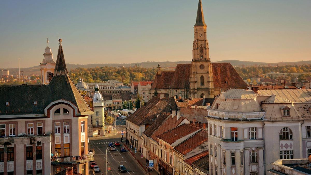 orasul din translivania cu mai multi turisti decat locuitori