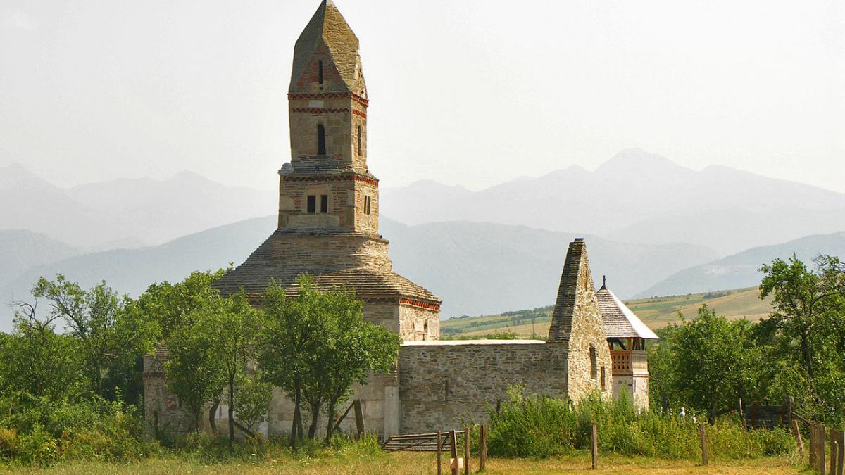 10 biserici stranii din romania unde se afla cele mai neobisnuite asezaminte de rugaciune devenite