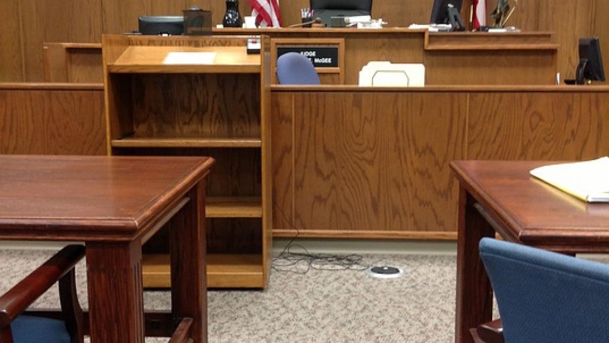 trebuia sa fie o zi normala de lucru in sala de tribunal totul a luat insa o turnura cu totul