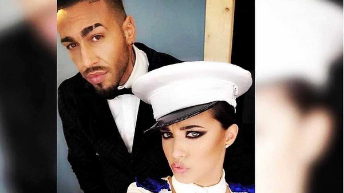 fotografie soc cum a pozat o alex velea pe antonia in dormitor esti marfa tare